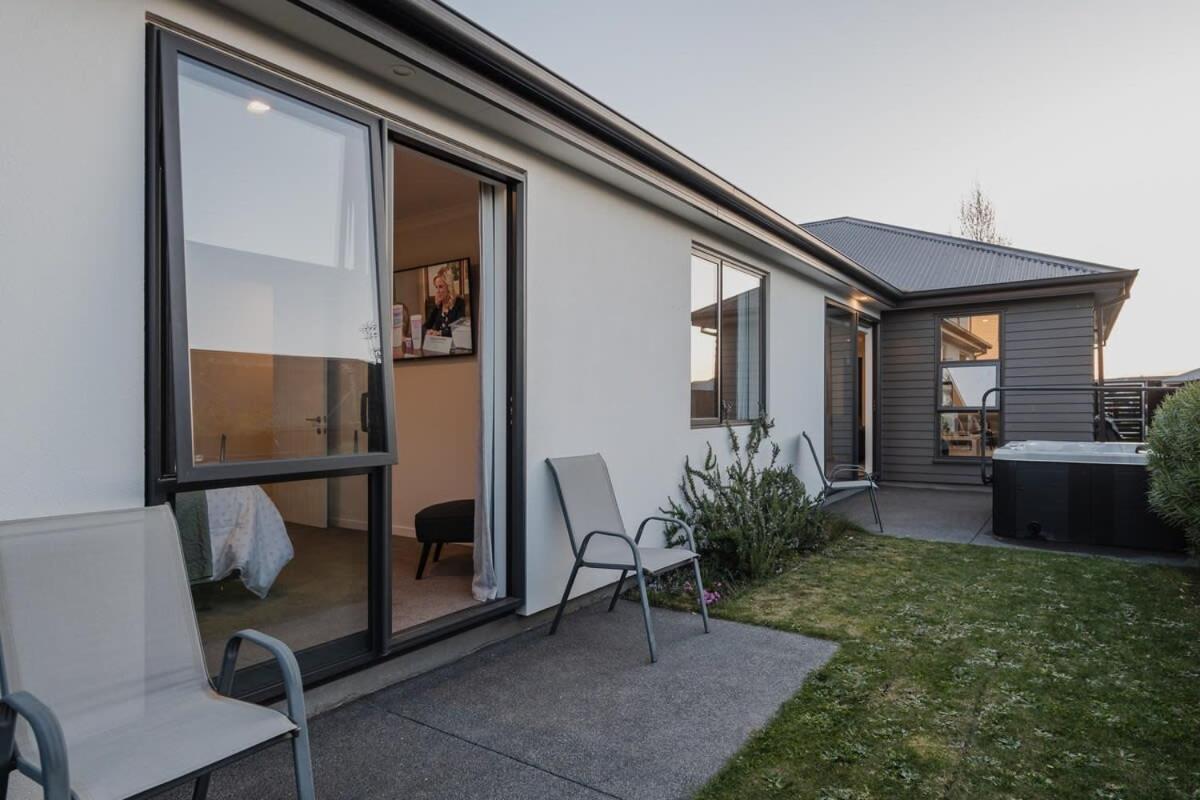 Elegant 3Br Home On Mustang Avenue Christchurch Kültér fotó