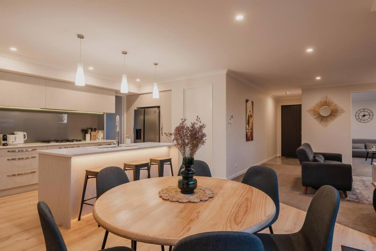 Elegant 3Br Home On Mustang Avenue Christchurch Kültér fotó