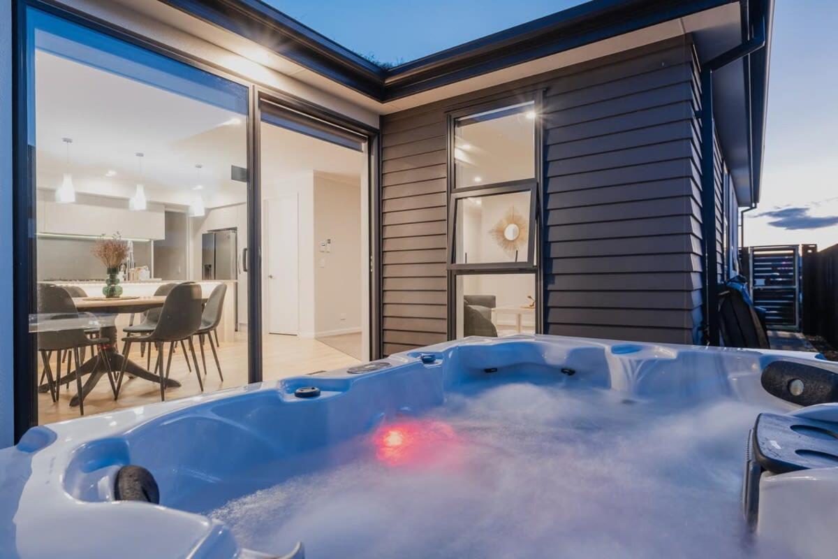 Elegant 3Br Home On Mustang Avenue Christchurch Kültér fotó